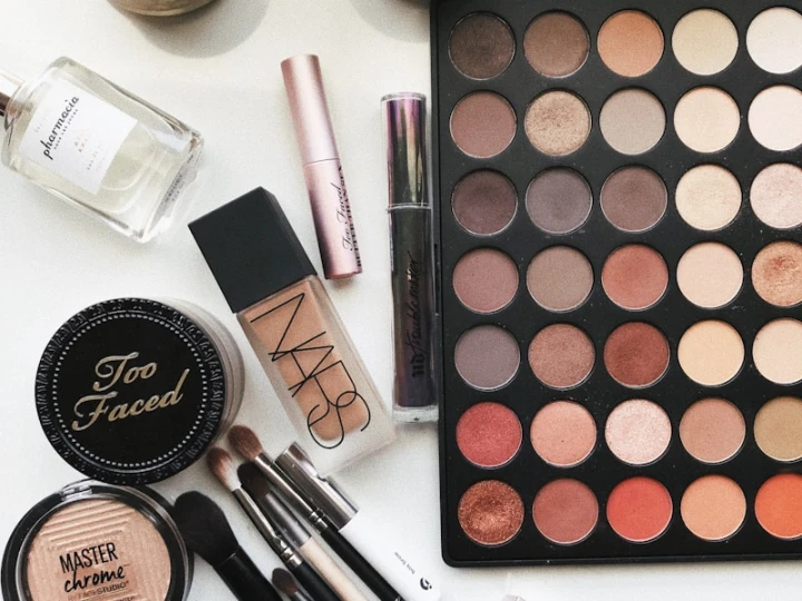 COSMETIQUERA $22 MIL